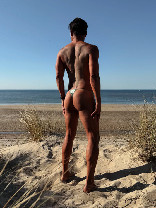 How to Choose the Perfect Men's Swimwear for Your Body Type